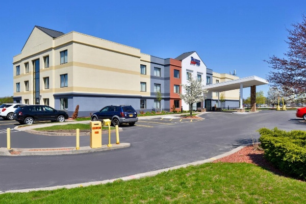 Fairfield Inn by Marriott Rochester Airport image 3